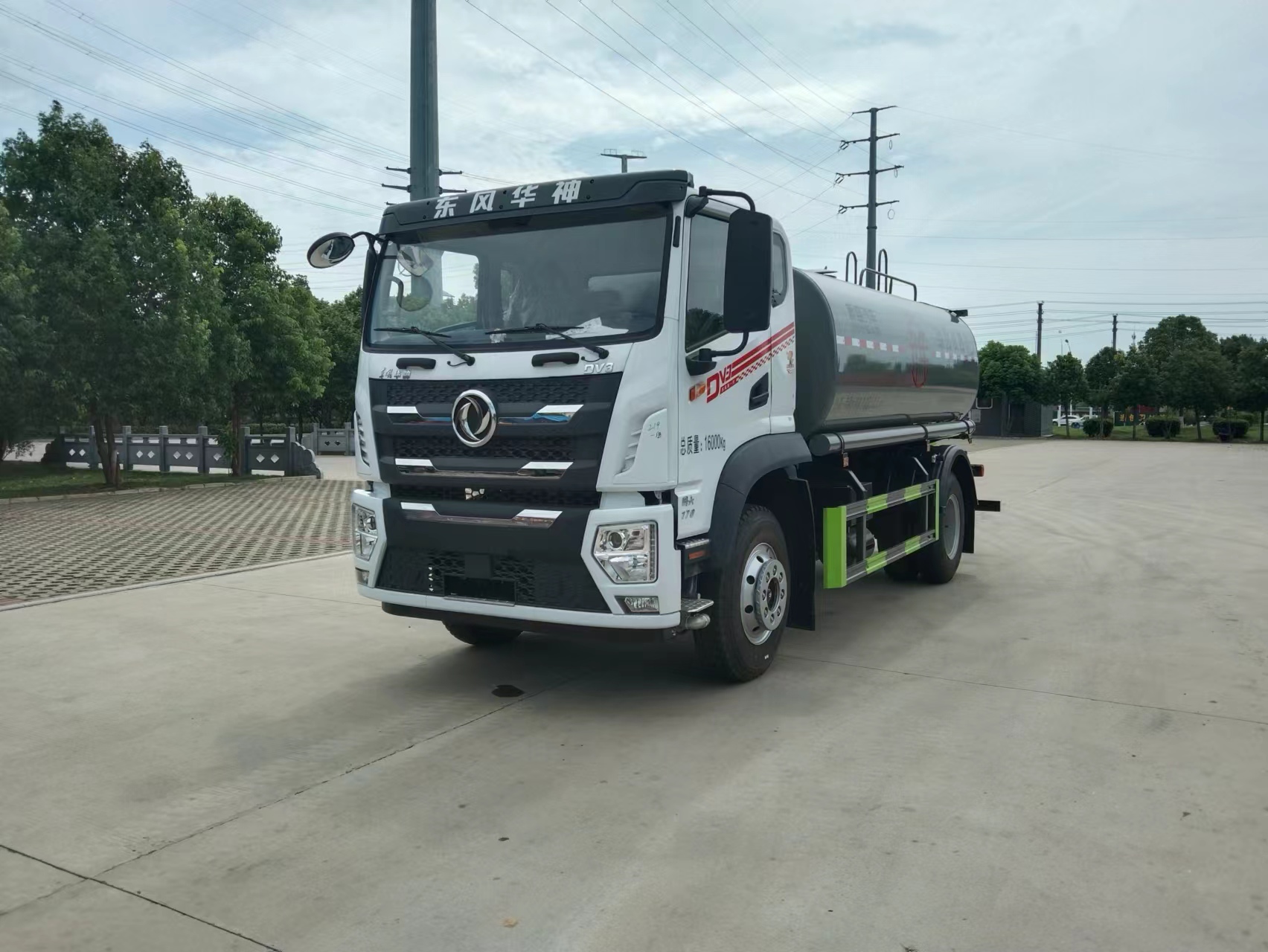 東風DV3華神12噸灑水車